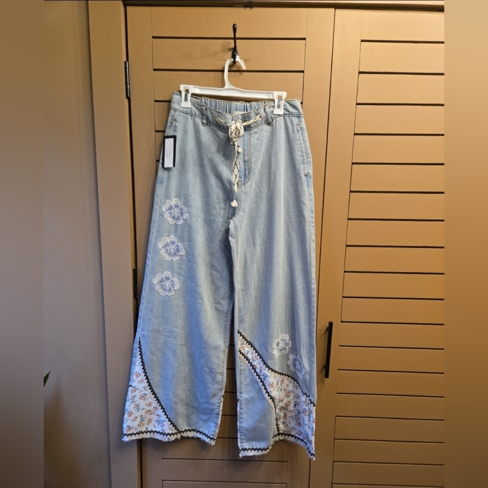POL Alexa Floral Denim Pants size Small - Picture 4 of 11
